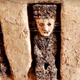 Imagen para el artículo titulado Descubren una extraña sala con estatuas de madera enmascaradas de hace 750 años en una antigua ciudad de Perú